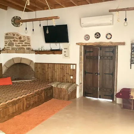 Anemos Traditional Nyaraló