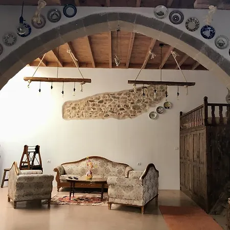 Anemos Traditional Nyaraló