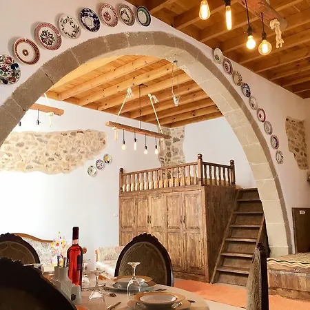 Anemos Traditional Nyaraló