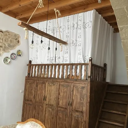 Anemos Traditional Nyaraló